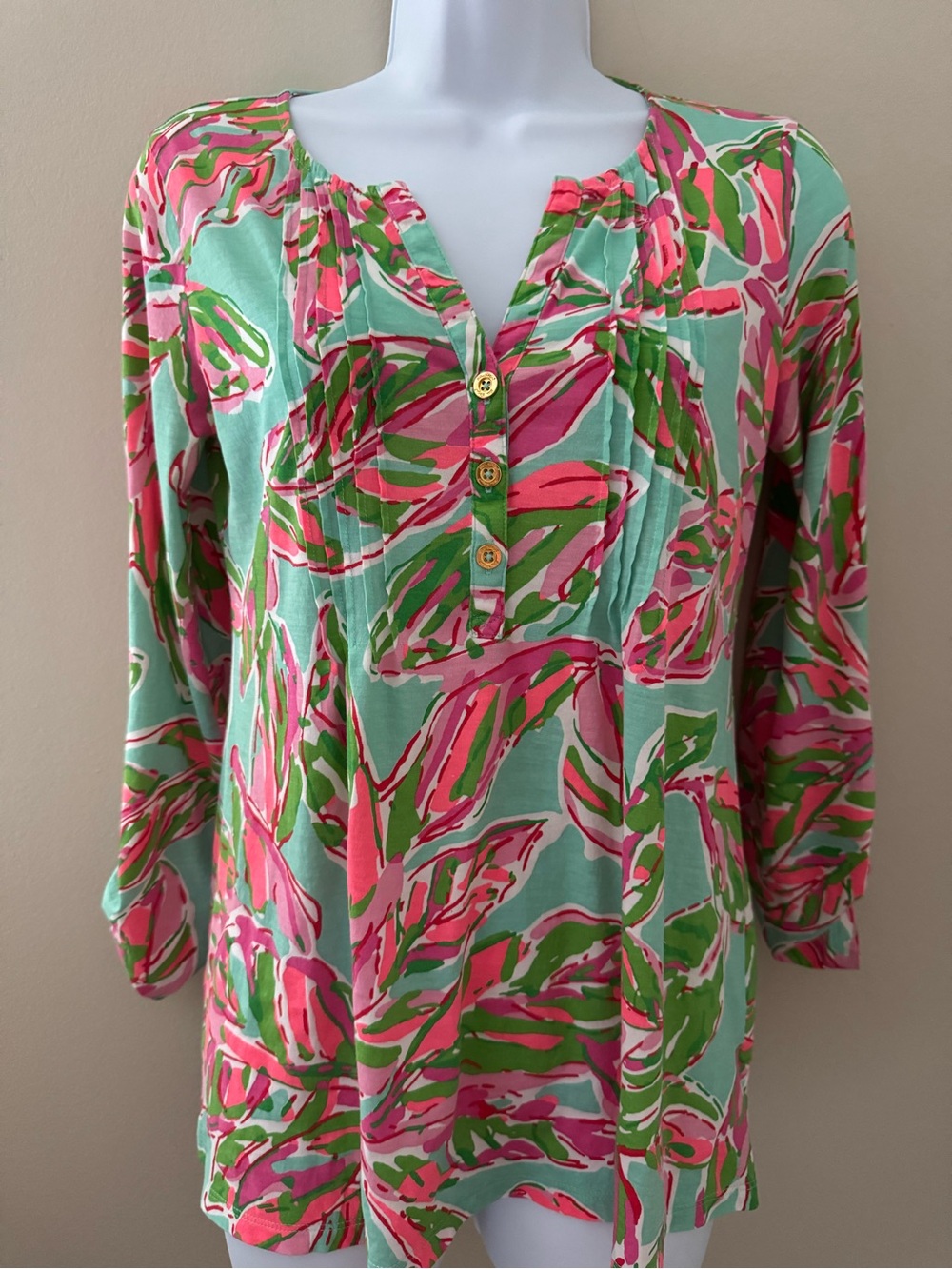 Lilly Pulitzer Dorothy “In the Vias” Print Henley Size Small 100% Pima Cotton